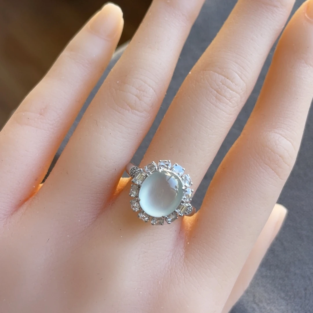 翡翠18K金镶嵌戒指白冰