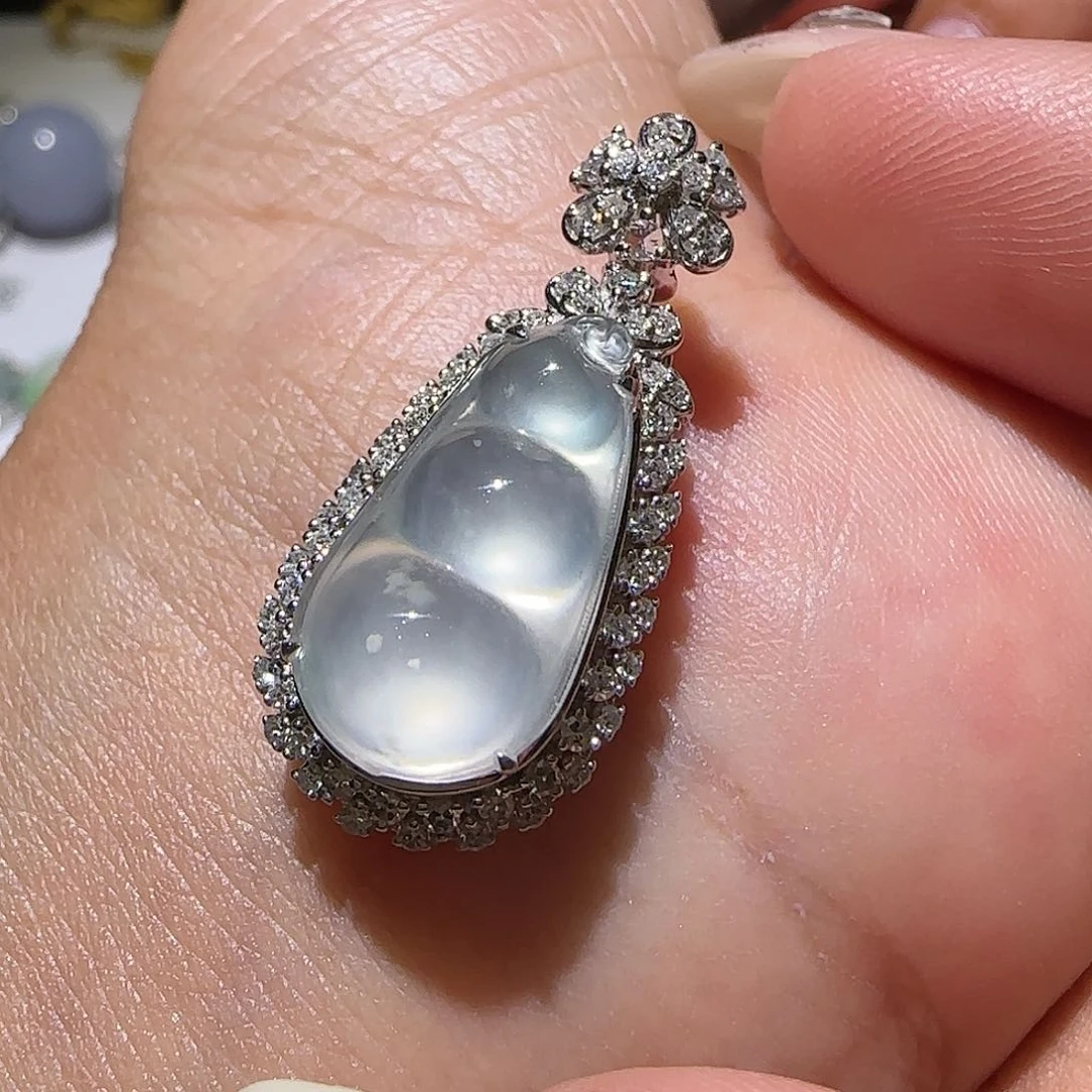 【闪购商品】颈饰18K金镶嵌翡翠天然