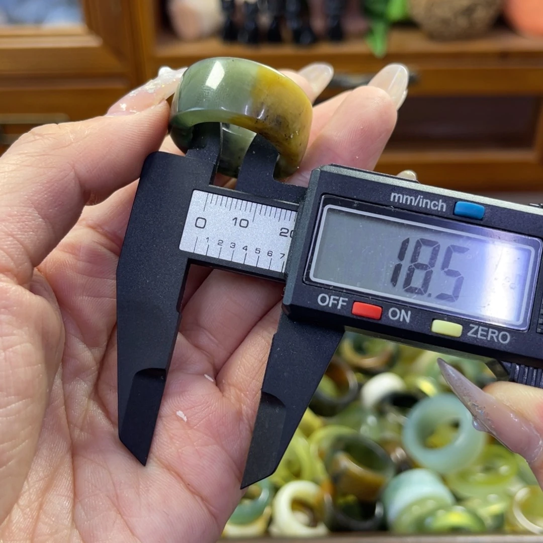 蛇纹石玉未镶嵌手镯42瑕疵