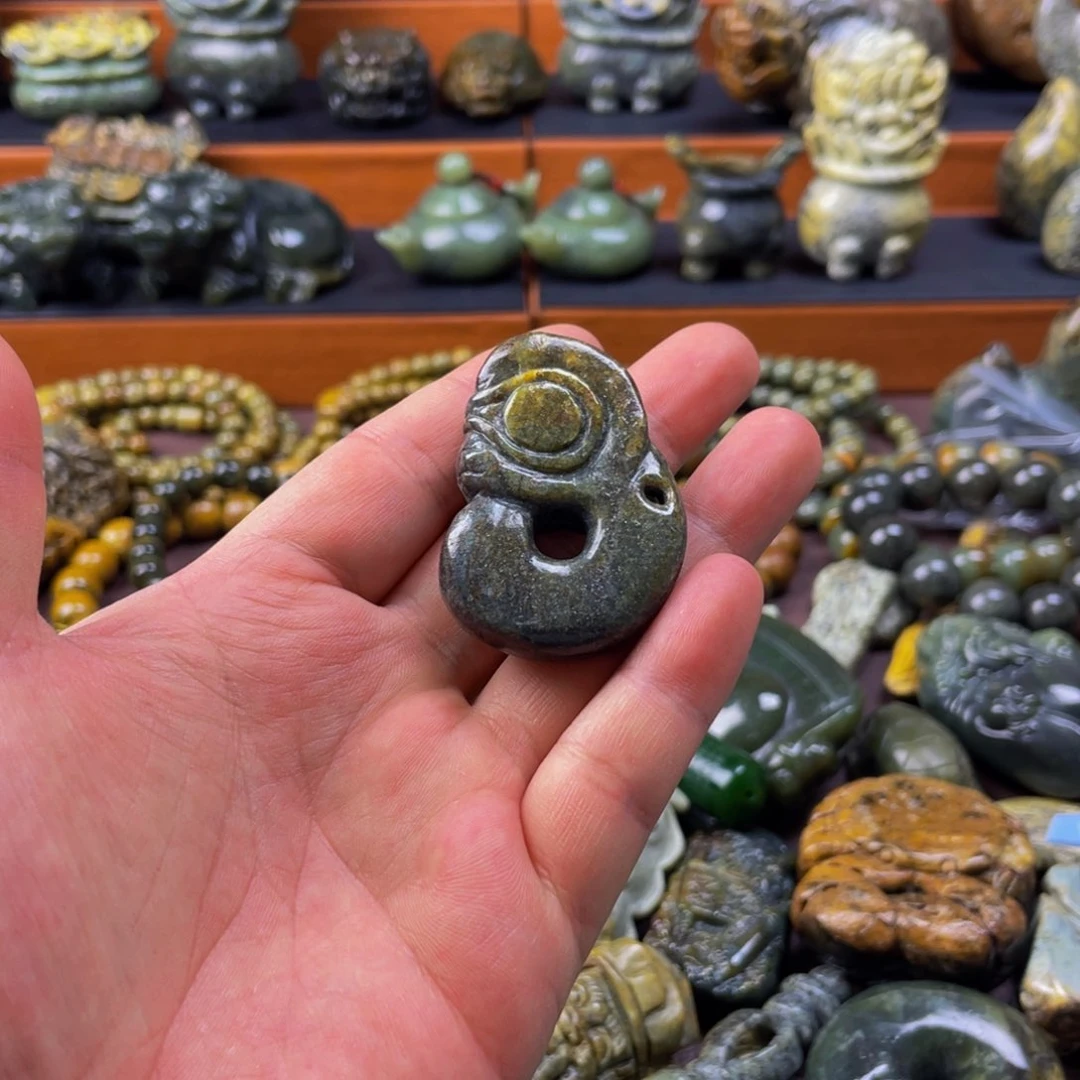 【闪购商品】未镶嵌岫岩河磨玉（透闪石质玉）挂件