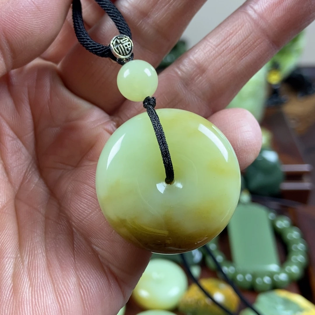 岫岩老玉（透闪石质玉）未镶嵌珠宝奇石