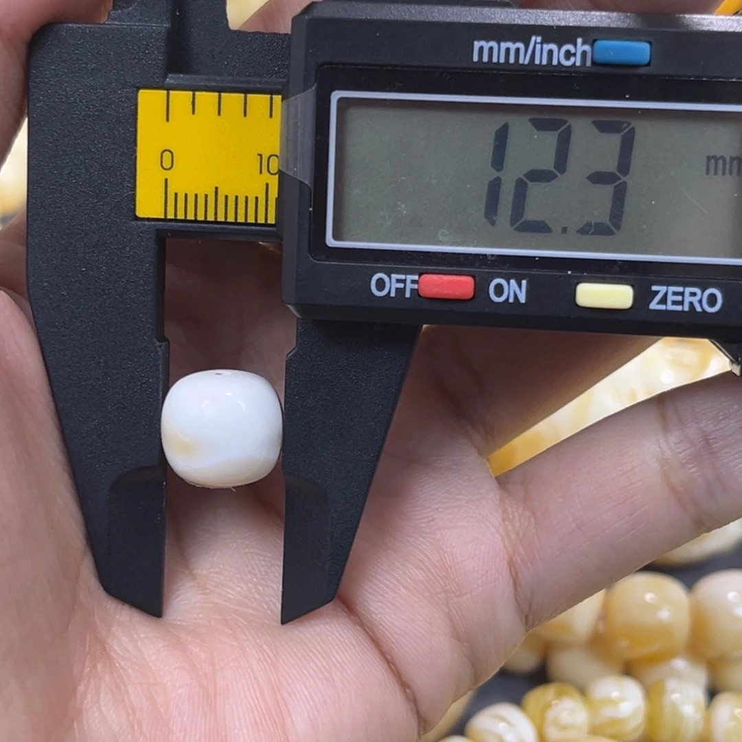 手串琥珀未镶嵌……