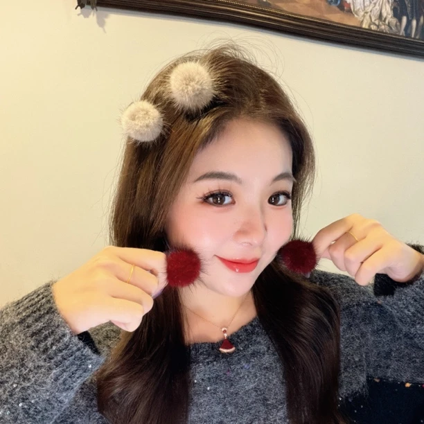 【布鲁尼】2025秋冬款一字毛球刘海夹减龄高颅顶碎发边夹可爱头饰