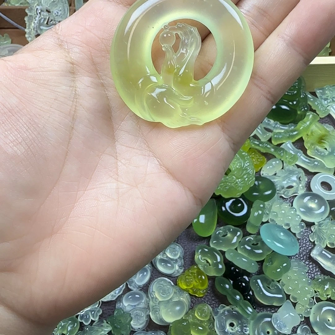 蛇纹石玉未镶嵌颈饰