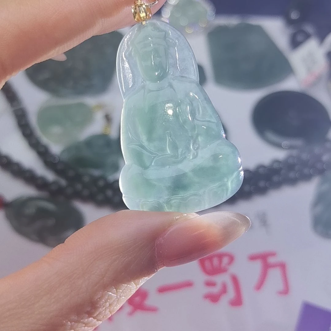 翡翠颈饰未镶嵌天然的A货翡翠