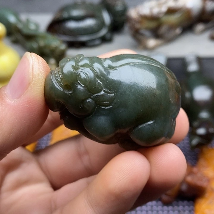 未镶嵌蛇纹石玉颈饰