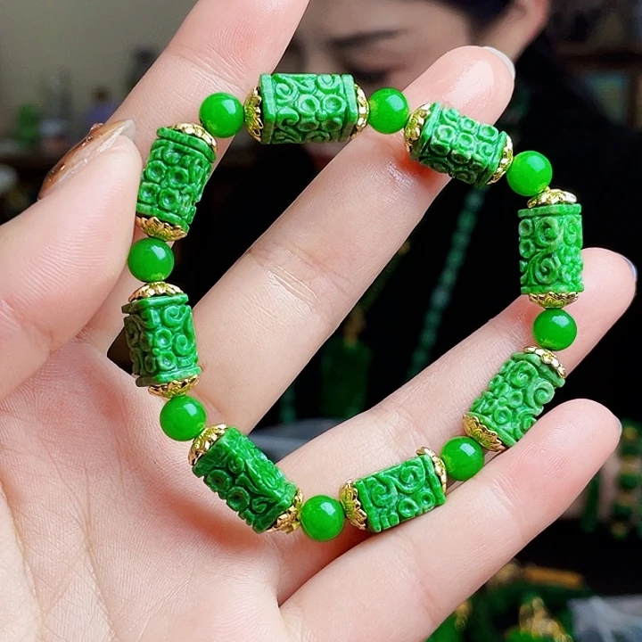 翡翠未镶嵌颈饰多样性