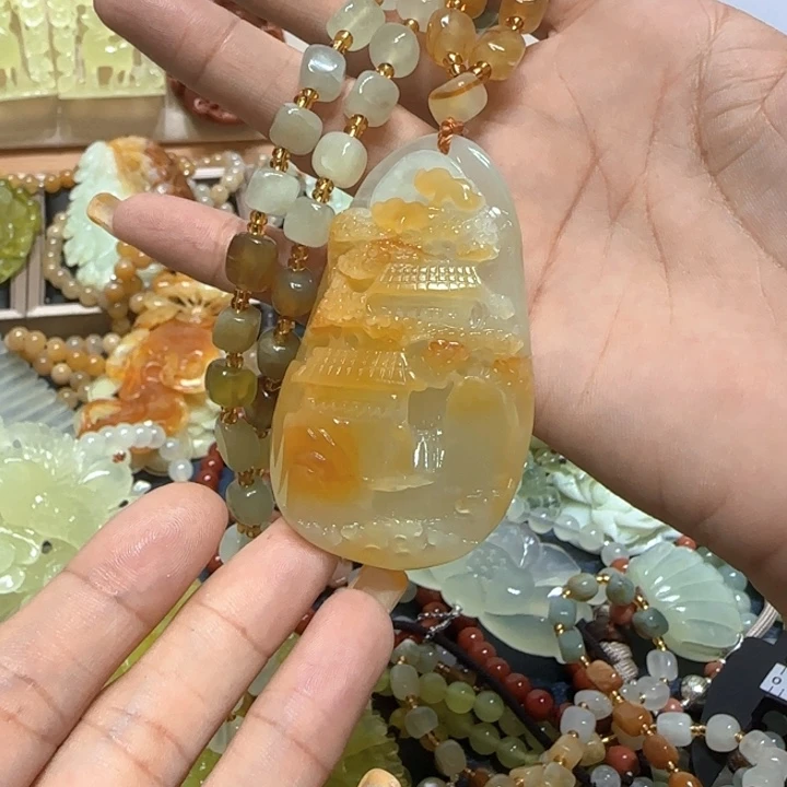 合金蛇纹石玉吊坠
