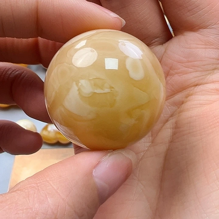 蜜蜡未镶嵌珠宝奇石