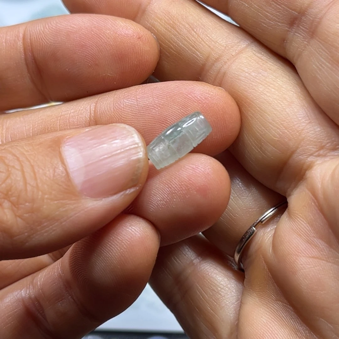 翡翠未镶嵌颈饰桶珠