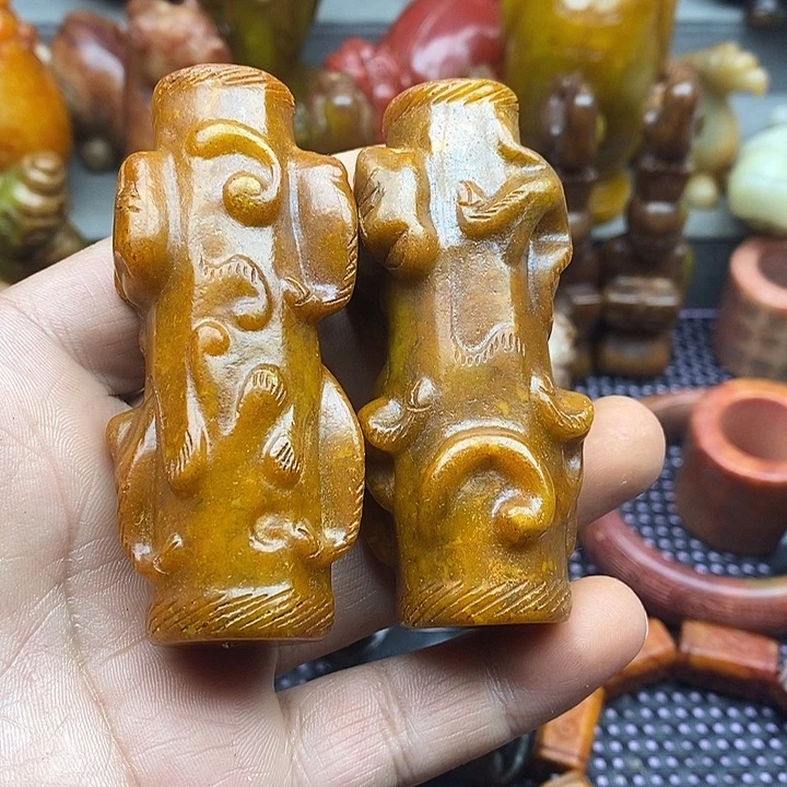 未镶嵌蛇纹石玉颈饰涅****鳯