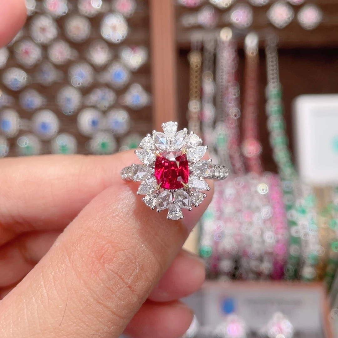 戒指尖晶石18K金镶嵌1.28ct 绝地