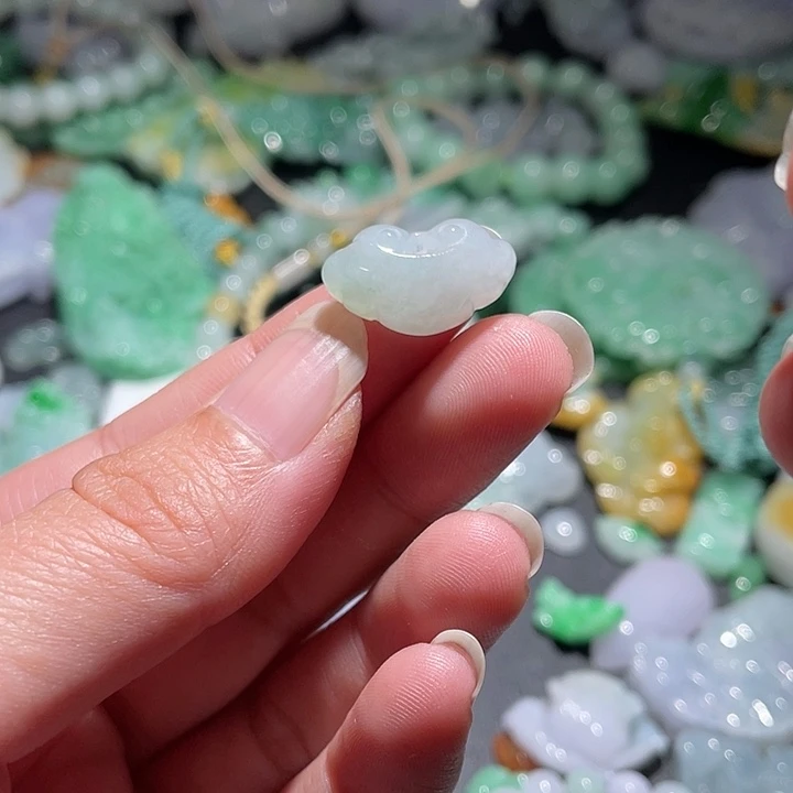 颈饰未镶嵌翡翠天