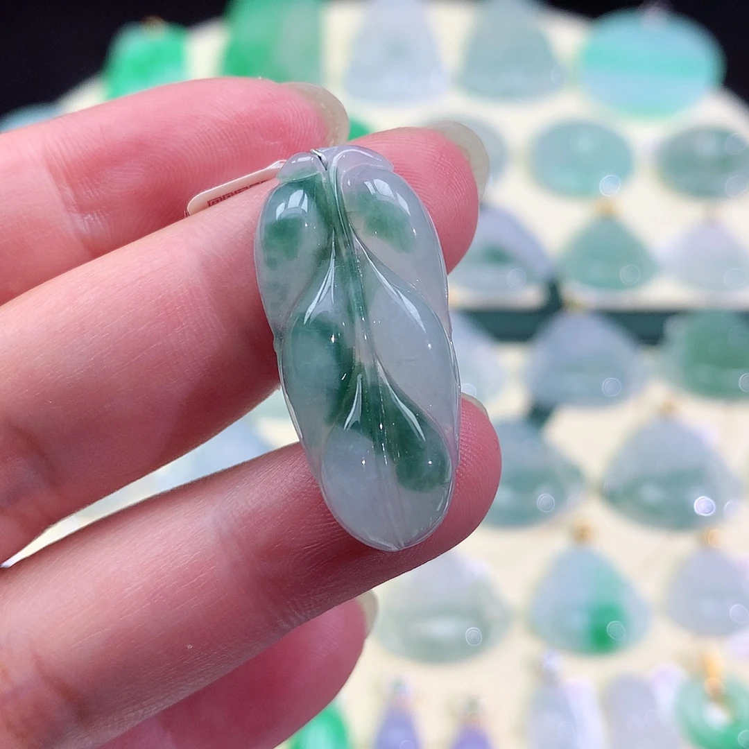 翡翠未镶嵌颈饰金枝玉叶