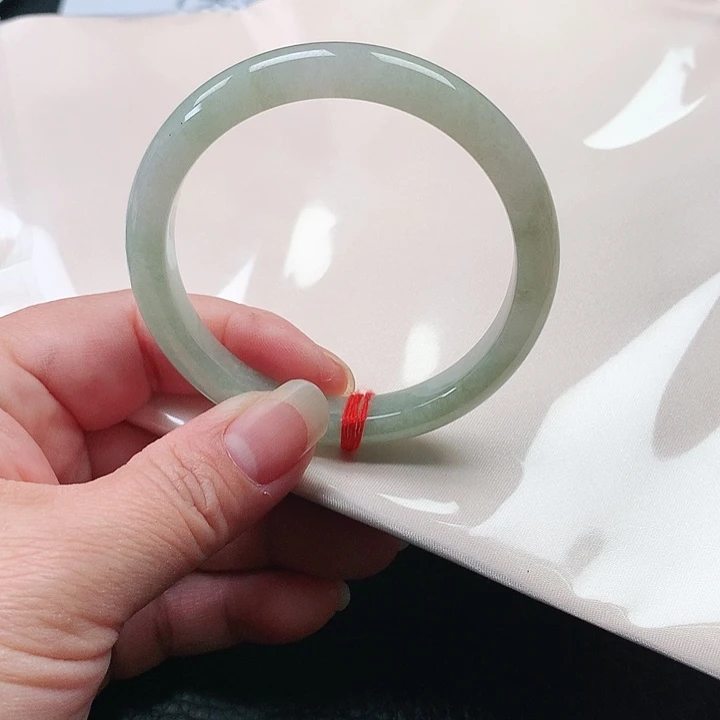 翡翠手镯未镶嵌翡翠095