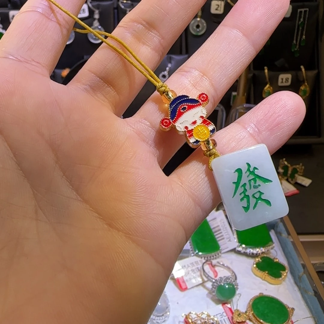 翡翠未镶嵌耳饰吊坠