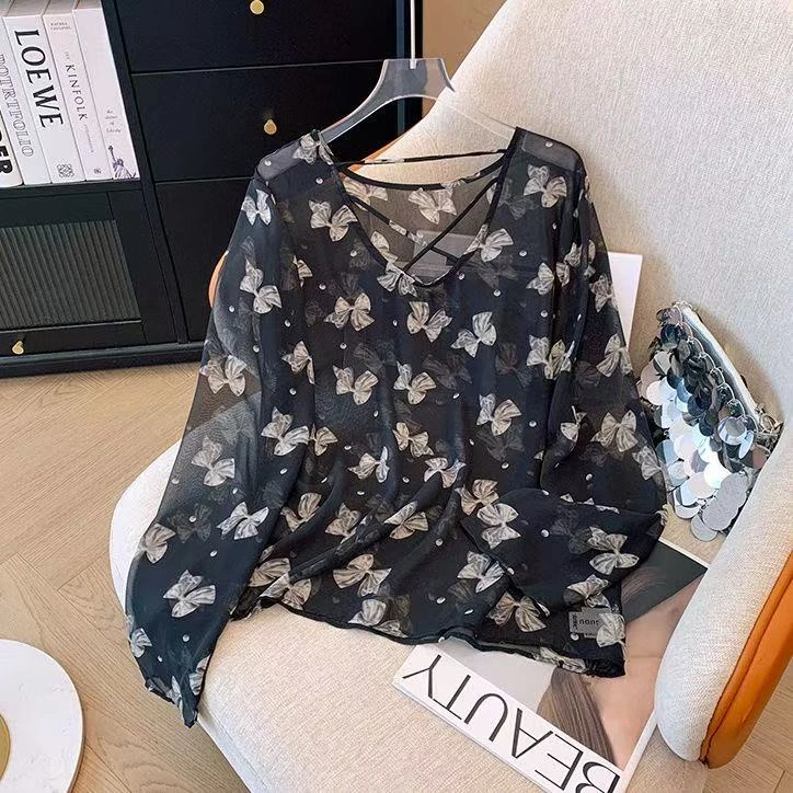 大码女装V领防晒衬衫薄款夏季胖mm显瘦复古碎花雪纺上衣微透罩衫