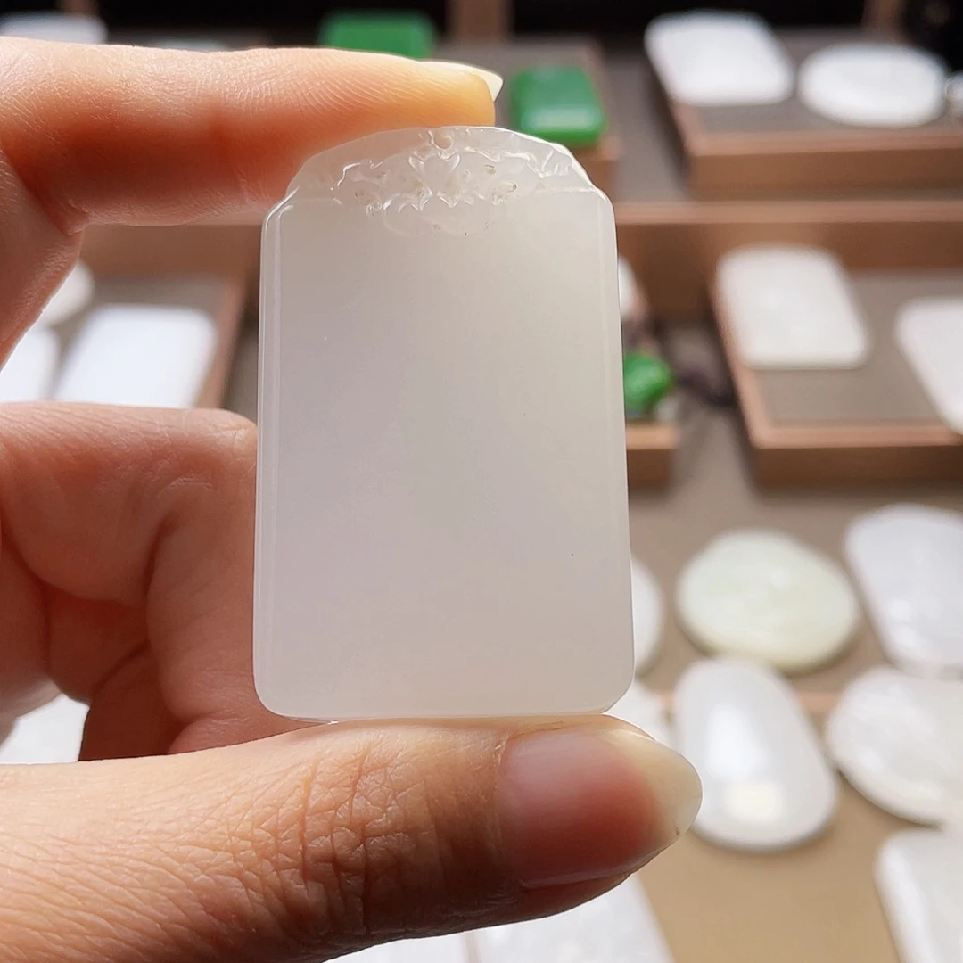 石英质玉（金丝玉）颈饰未镶嵌*️**新疆金丝玉双面雕刻