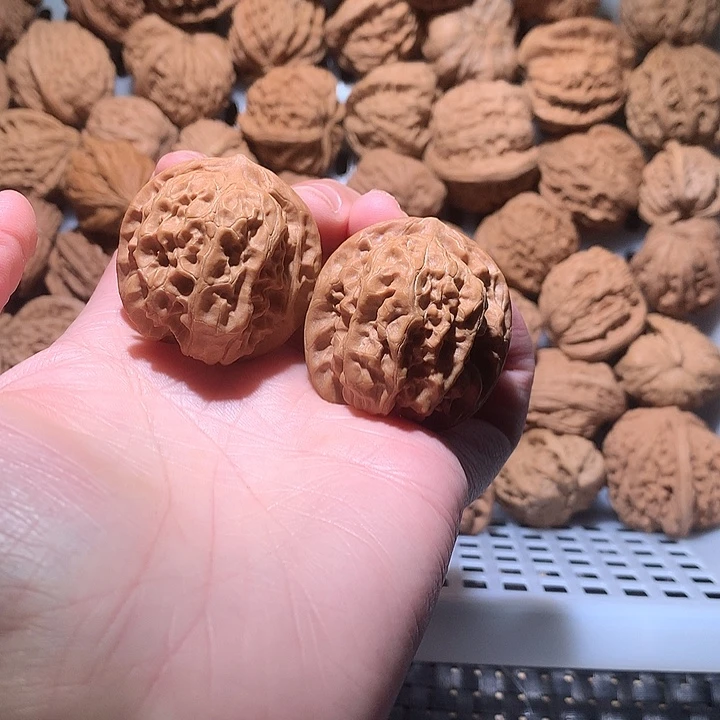 文玩核桃吊坠磐石