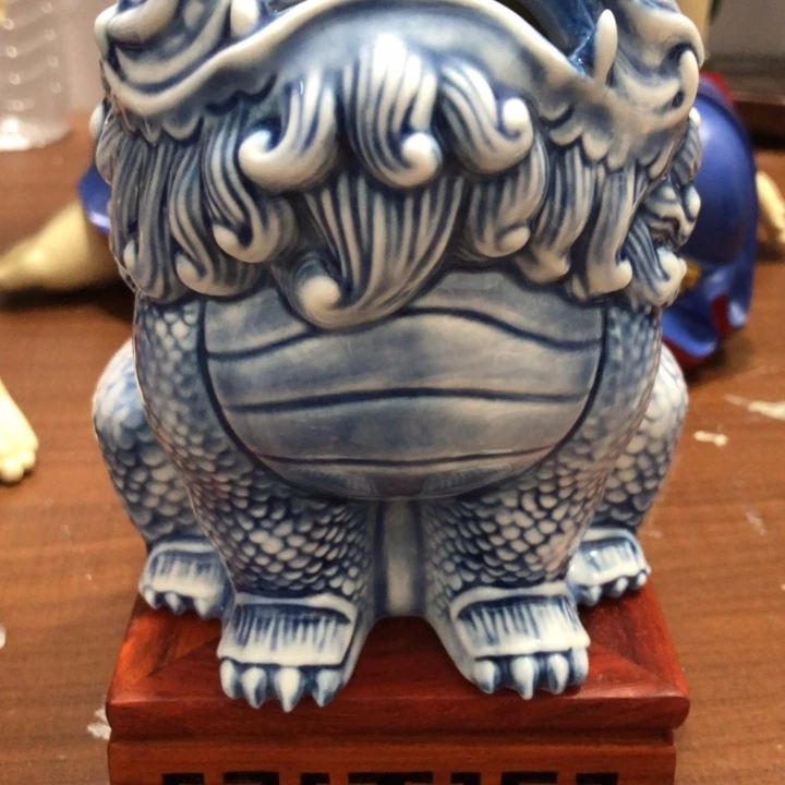 侯*景德镇貔犰香炉摆件