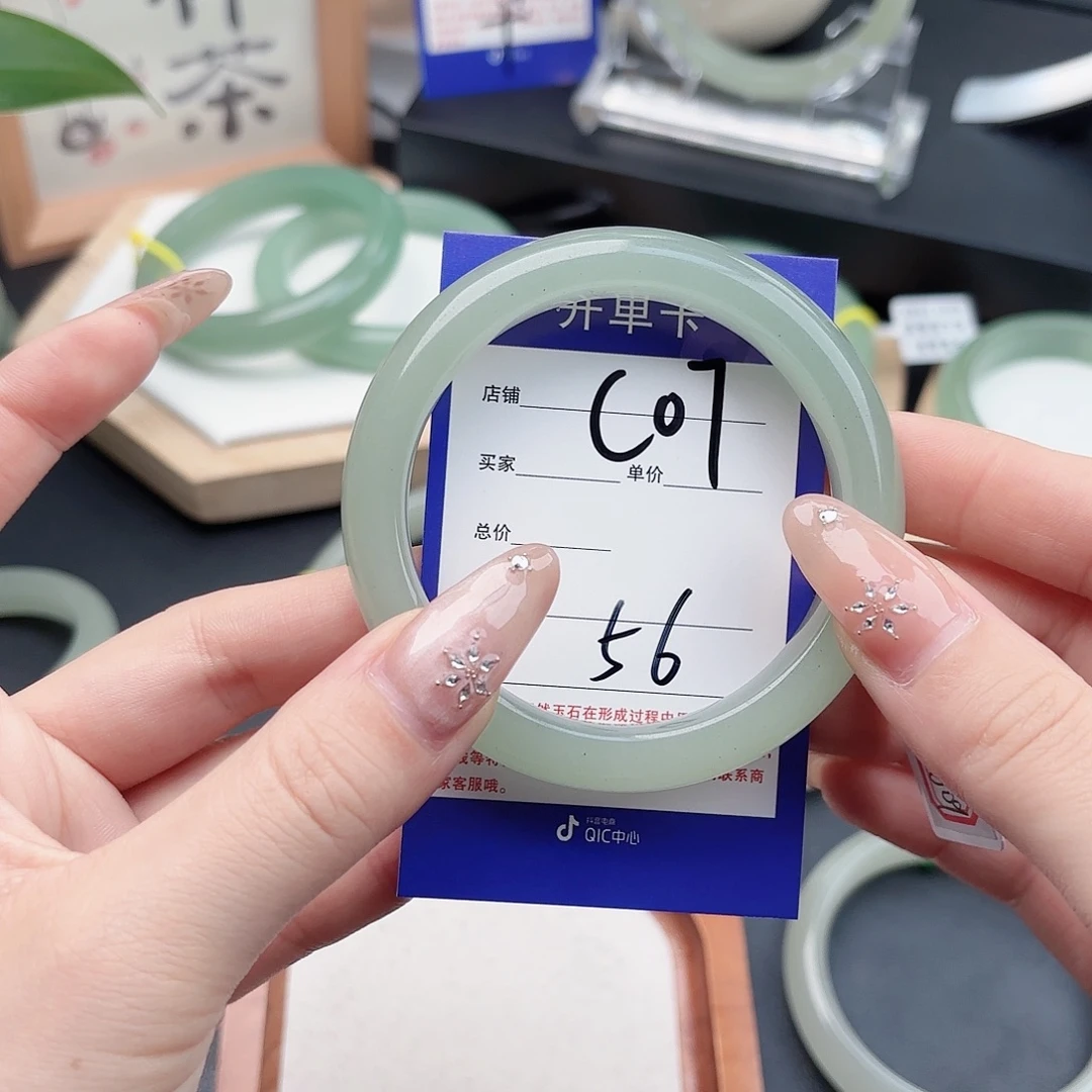 铁***）石英质玉未镶嵌手镯