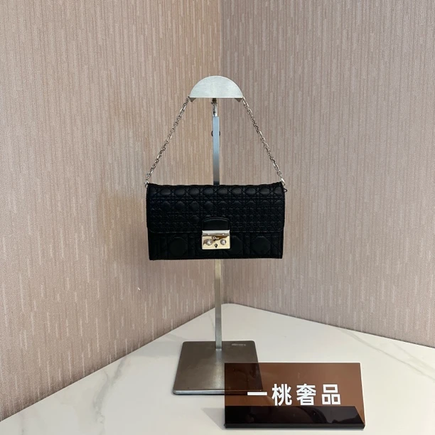 95新 DIOR/迪奥 一桃/迪奥 黑银woc麻将手提包