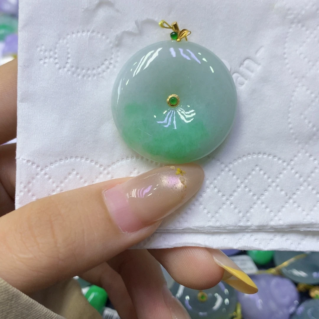 翡翠18K金镶嵌颈饰