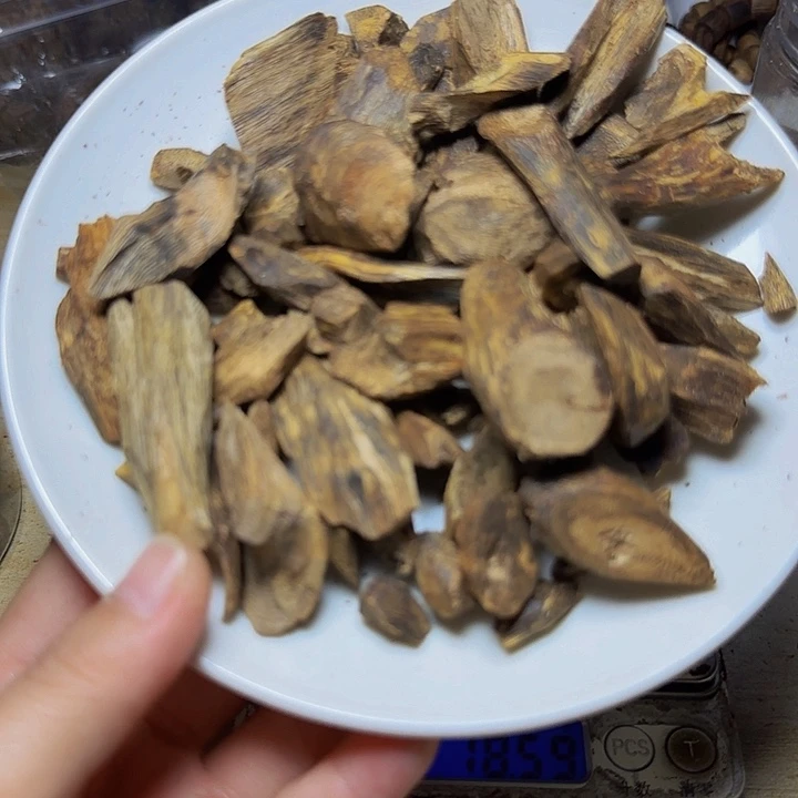 雯***雯木陆河天然树丁老料76克