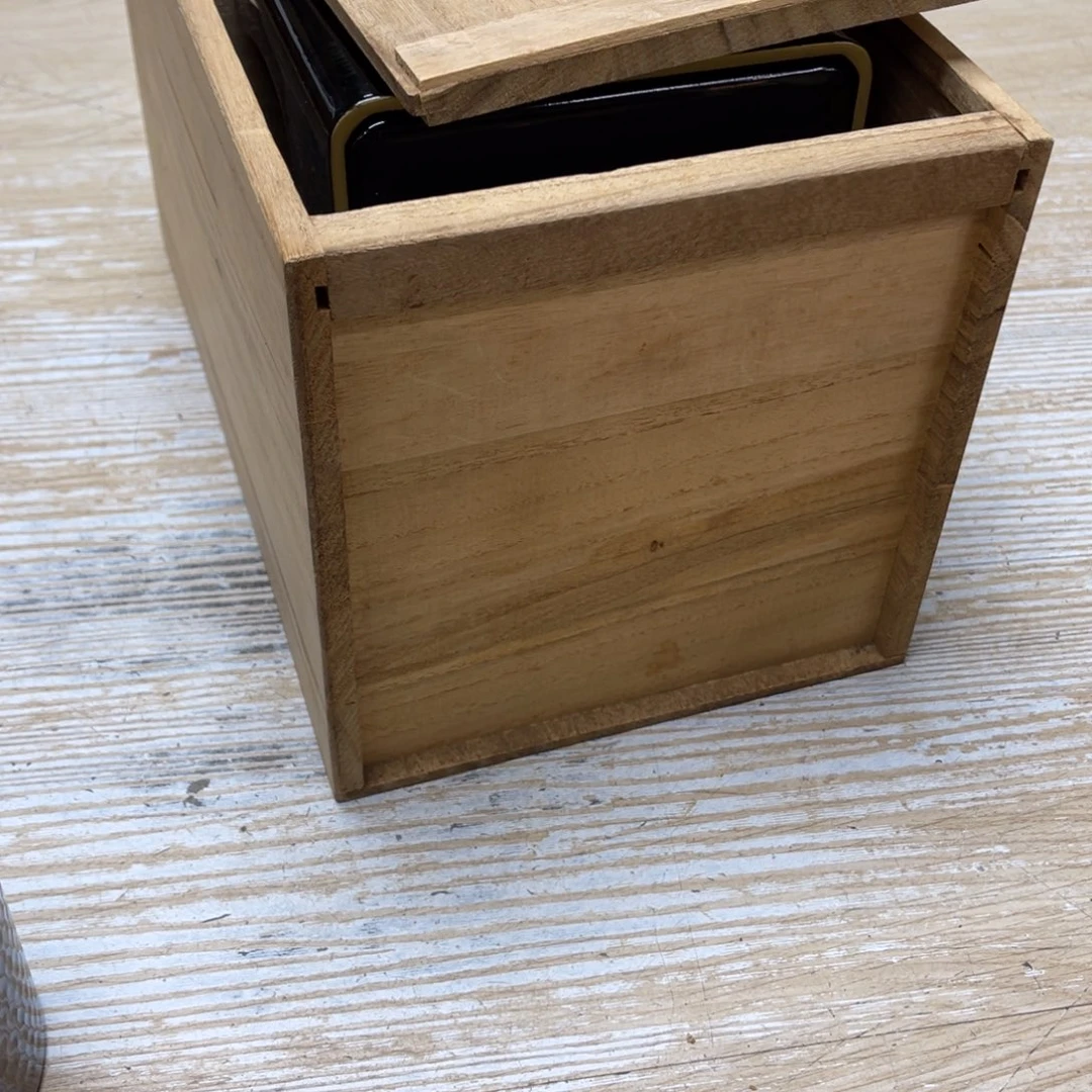 瓷片夏**飞密密麻麻地排列在