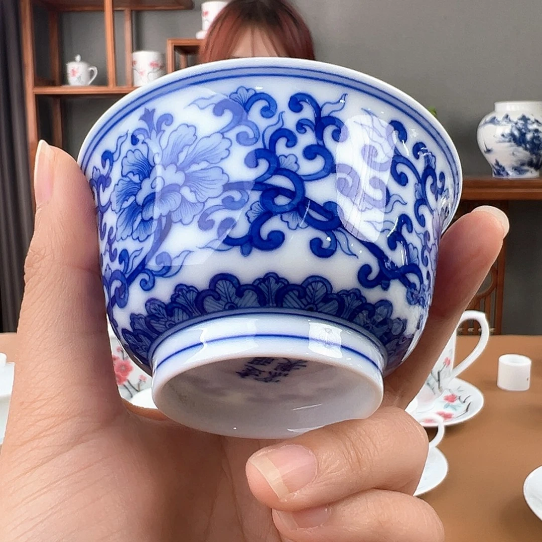 小***彻柴窑 青花缠枝花卉撇口杯