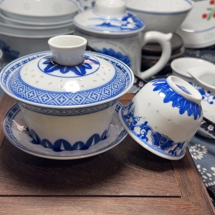 陶瓷青花玲珑三才盖碗一个小茶杯