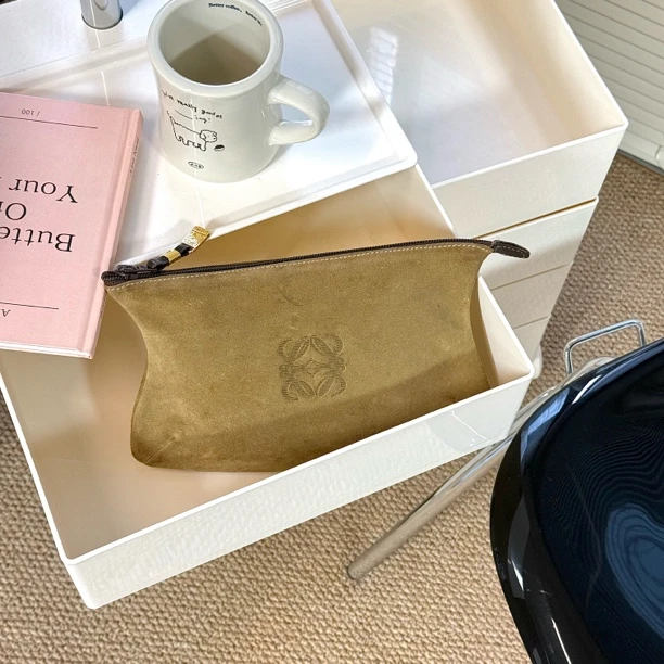 95新 LOEWE/罗意威 小号麂皮手拉链款手拿包