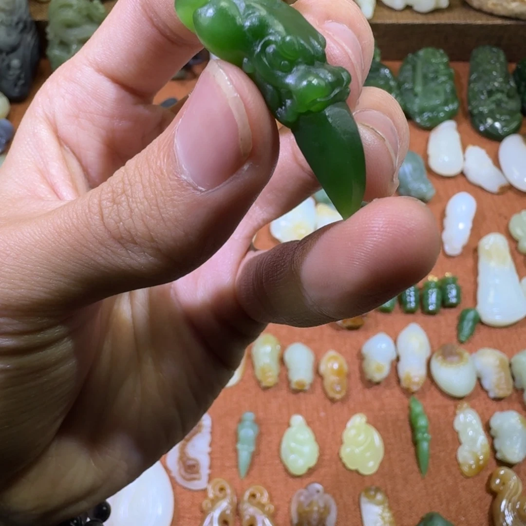 和田玉吊坠(赠链)未镶嵌