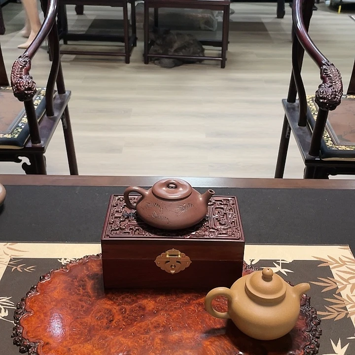 建***A紫砂茶壶在在你面前