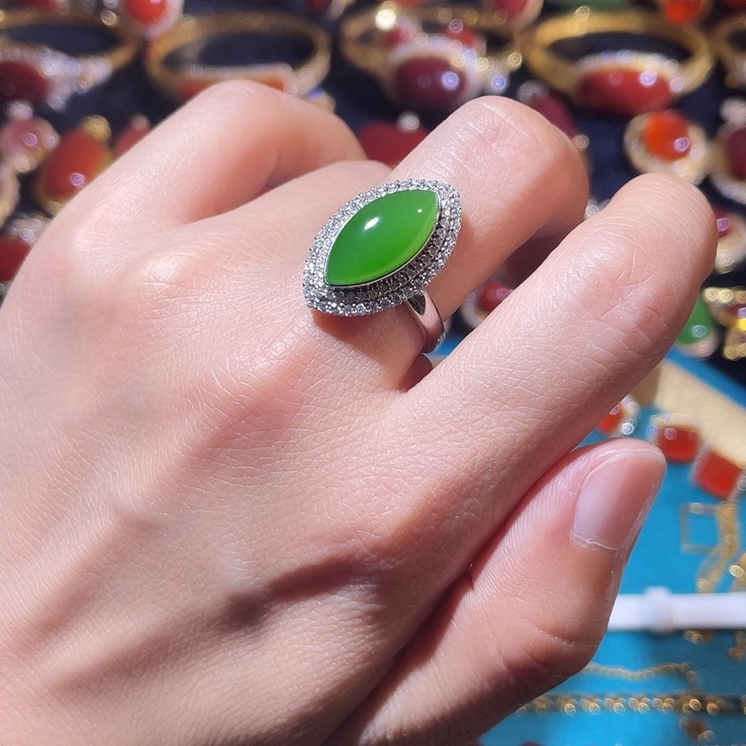 和田玉18K金镶嵌戒指