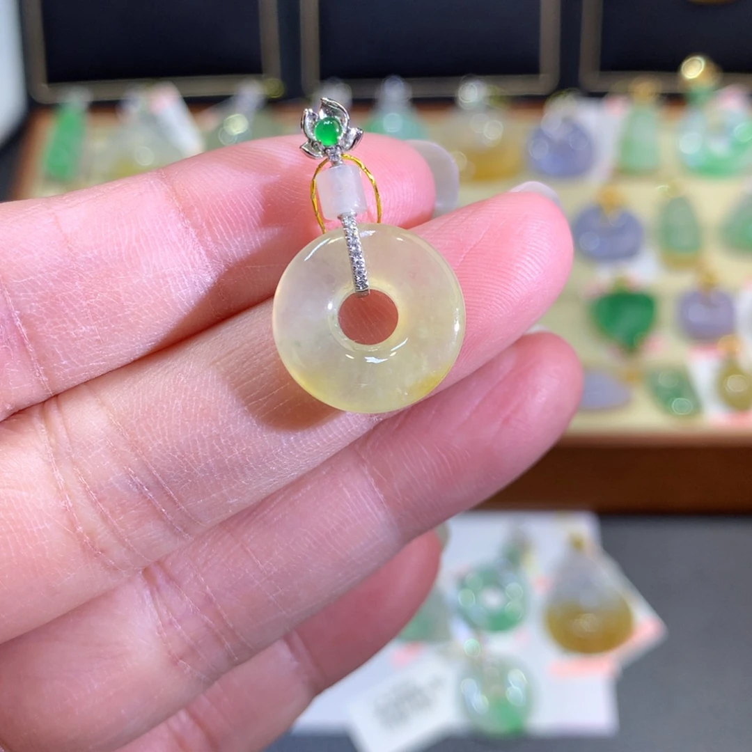 翡翠18K金镶嵌颈饰