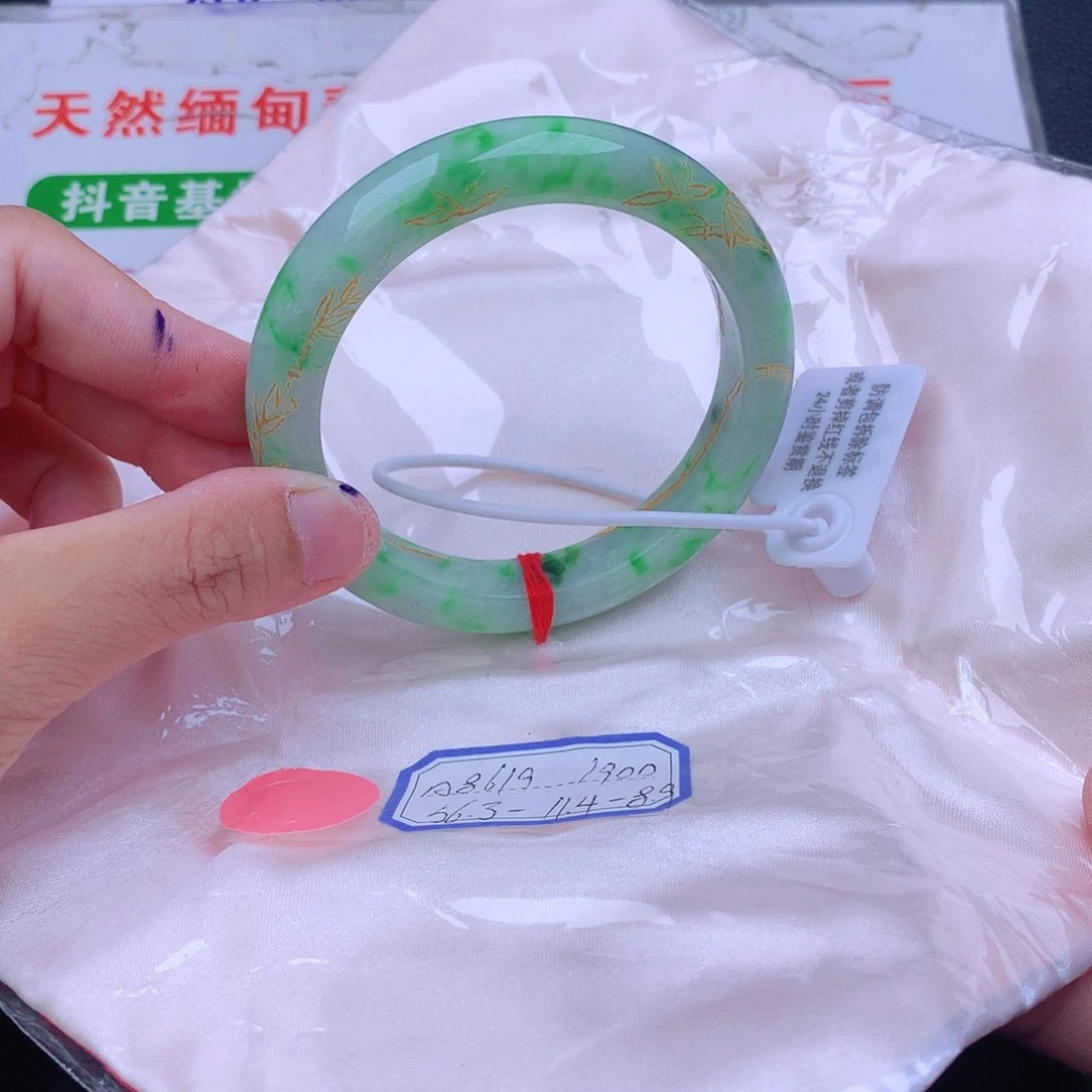 翡翠手镯未镶嵌我