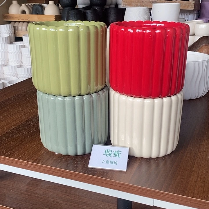 摆件多肉瑕疵盆有孔。