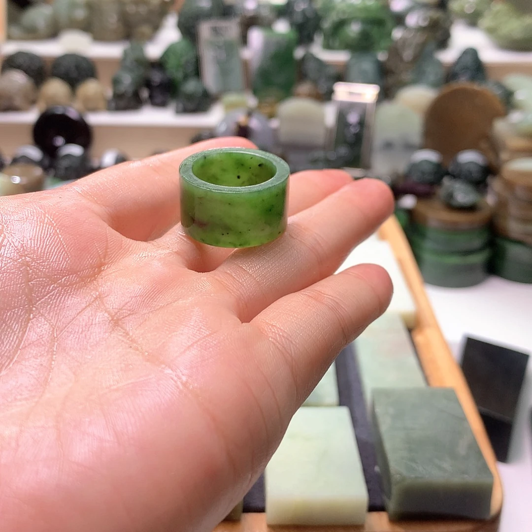呵***呵颈饰未镶嵌和田玉