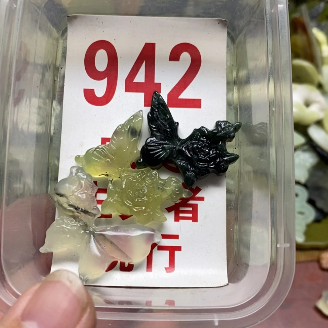 蛇纹石玉挂坠未镶嵌