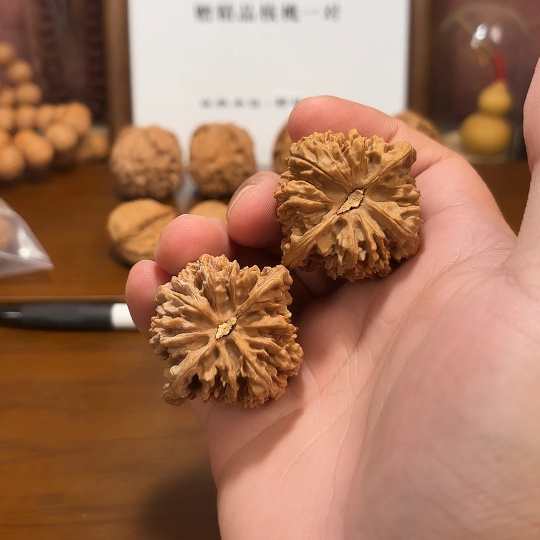 文玩核桃吊坠三角老树满天星