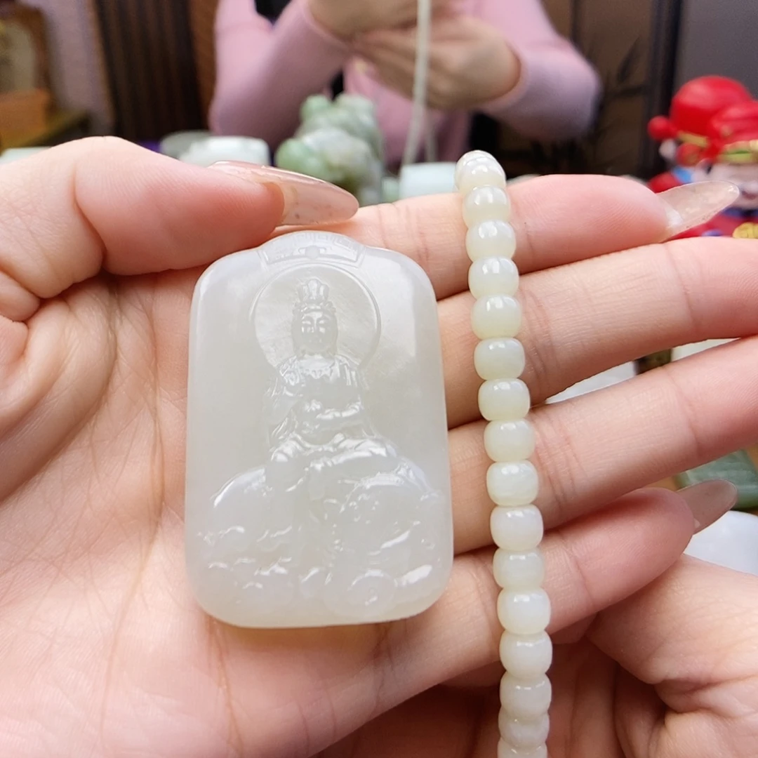 小***.和田玉未镶嵌颈饰