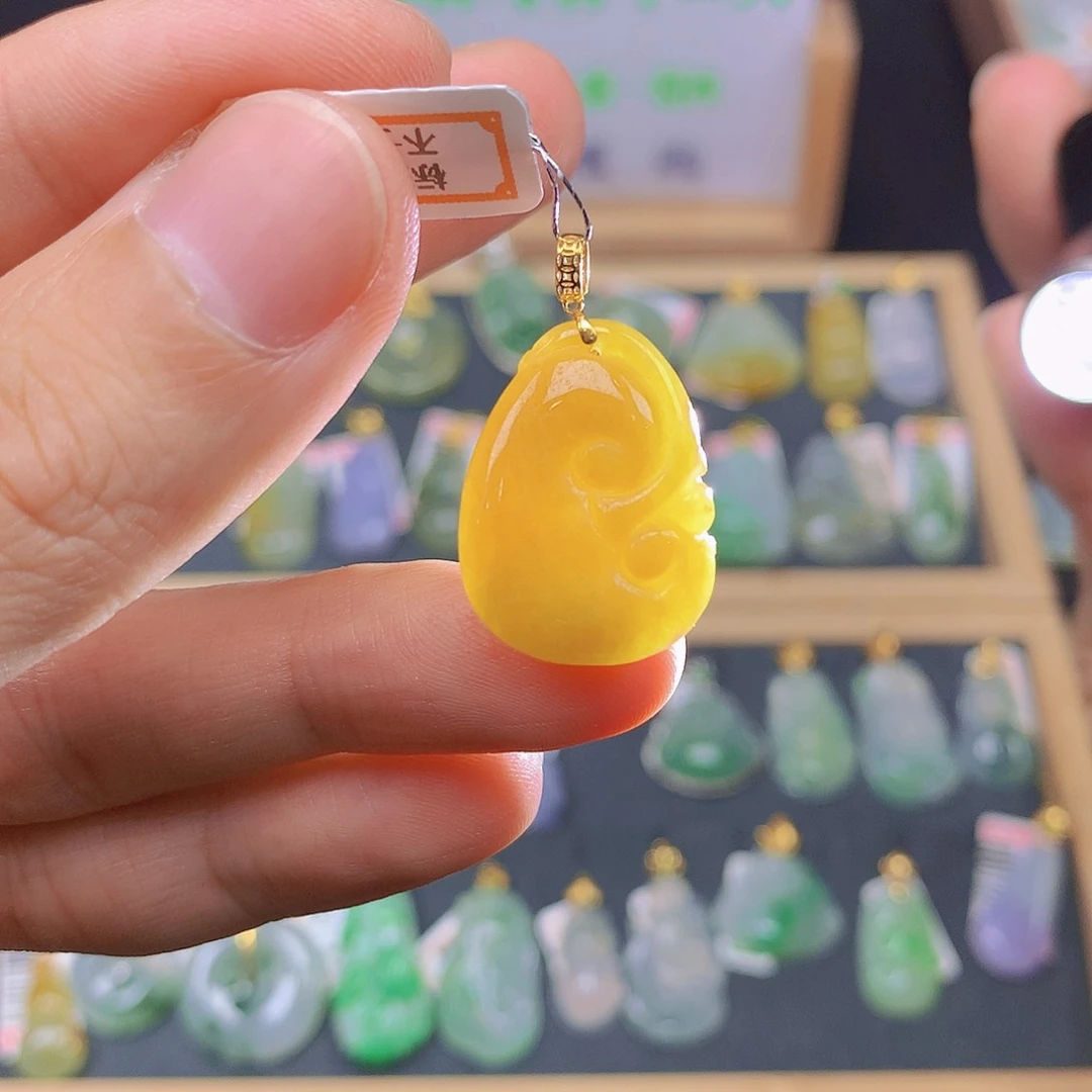 翡翠18K金镶嵌颈饰翡翠