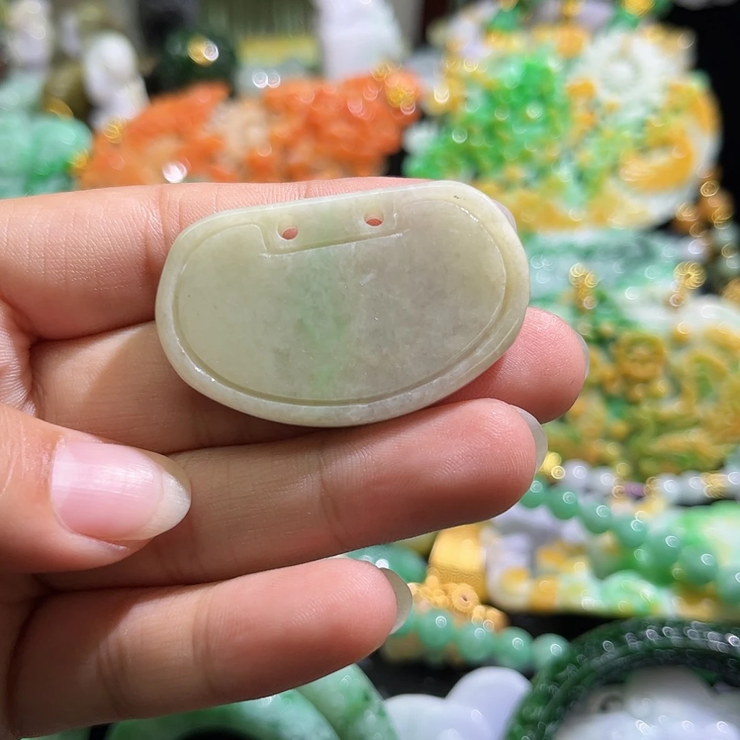 翡翠未镶嵌颈饰待编织