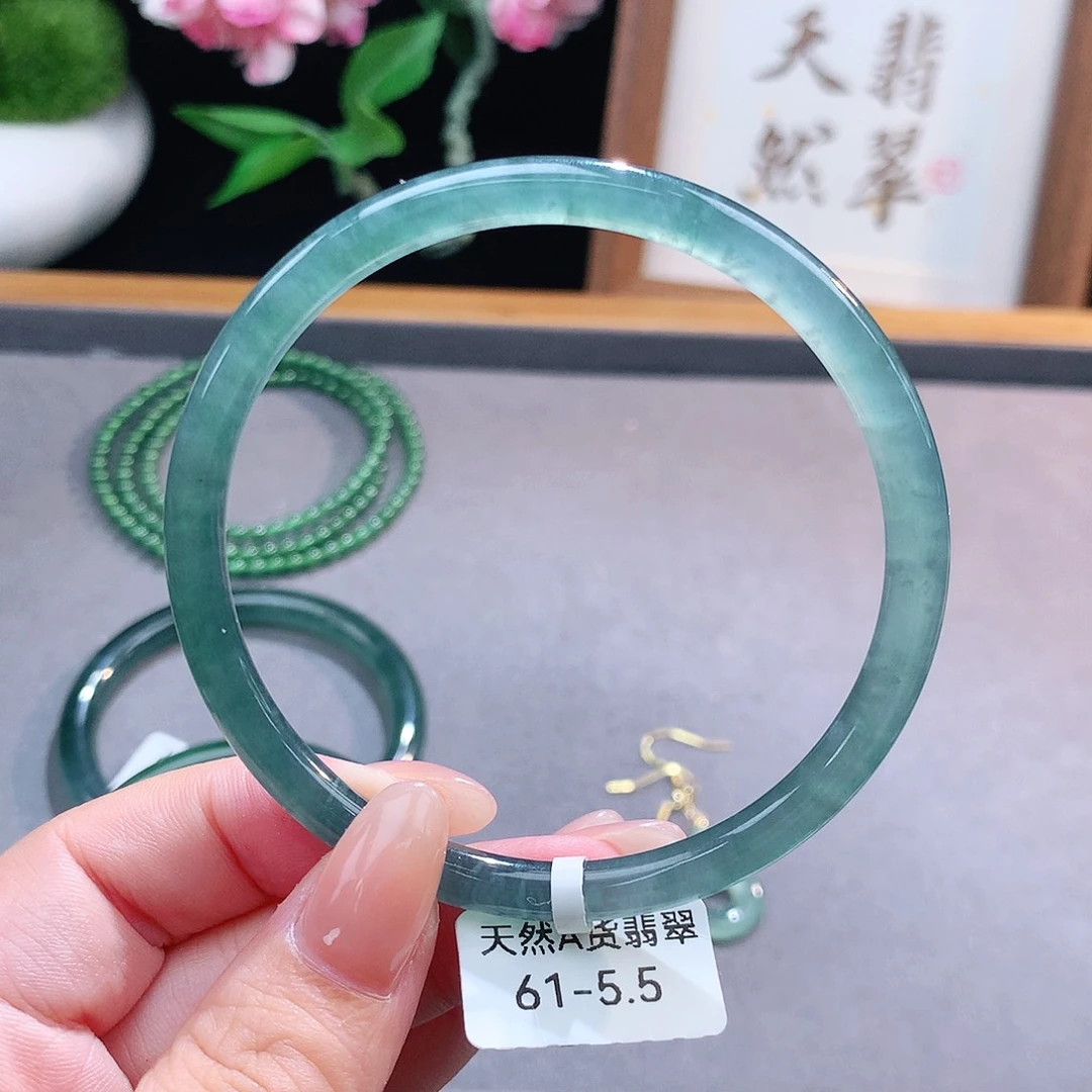 未镶嵌手镯（圆镯）翡翠