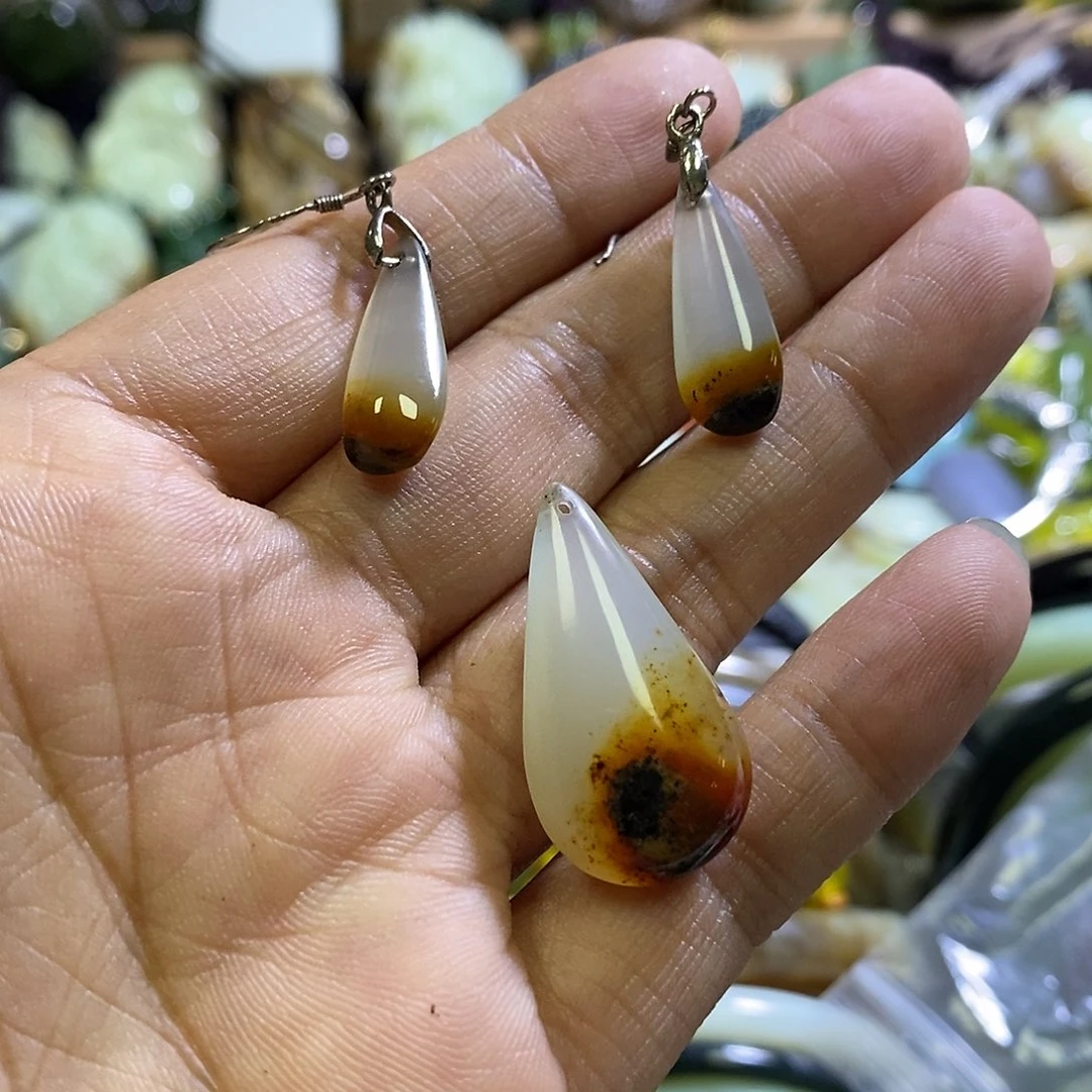 未镶嵌岫玉颈饰一套