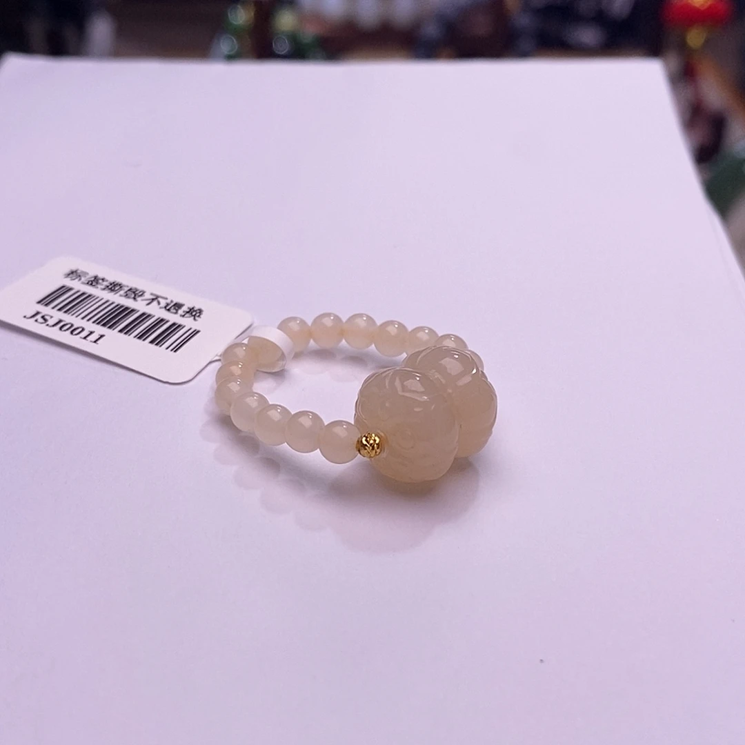 颈饰未镶嵌和田玉老矿料金镶熟藕粉并蒂莲戒圈