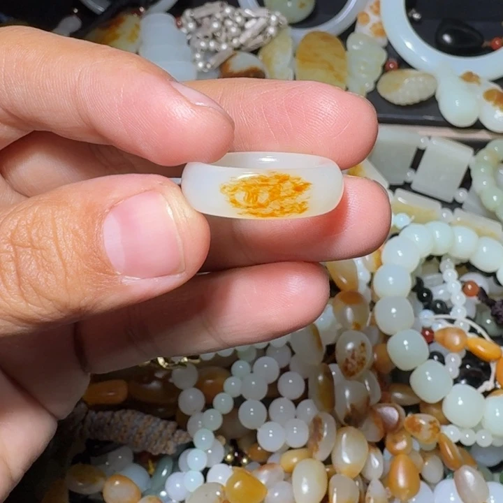 和田玉未镶嵌戒指