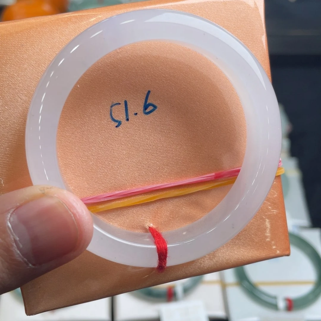 翡翠手镯未镶嵌翡翠手镯