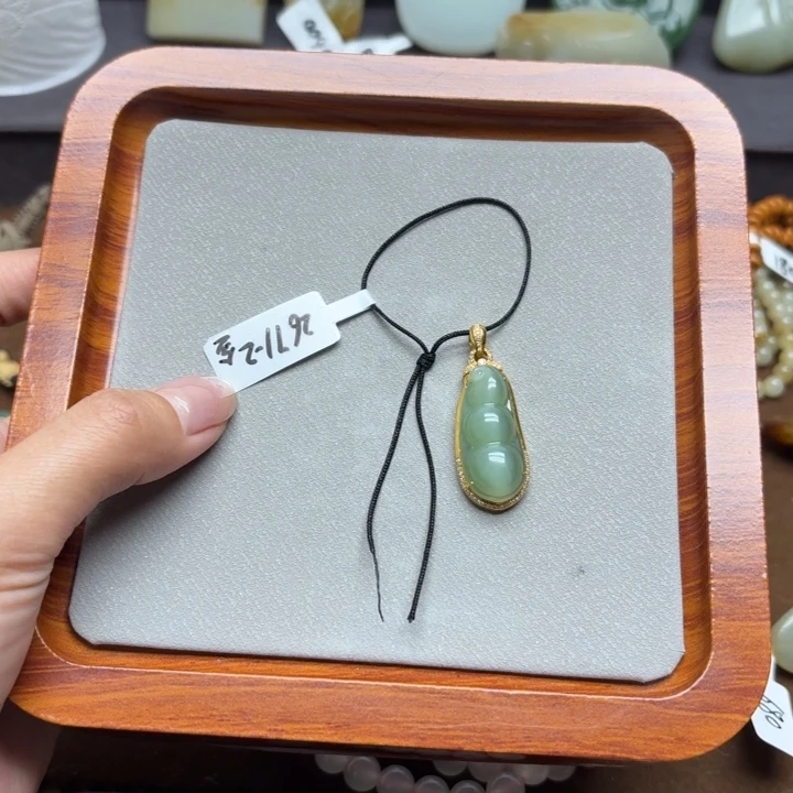 和田玉18K金镶嵌颈饰